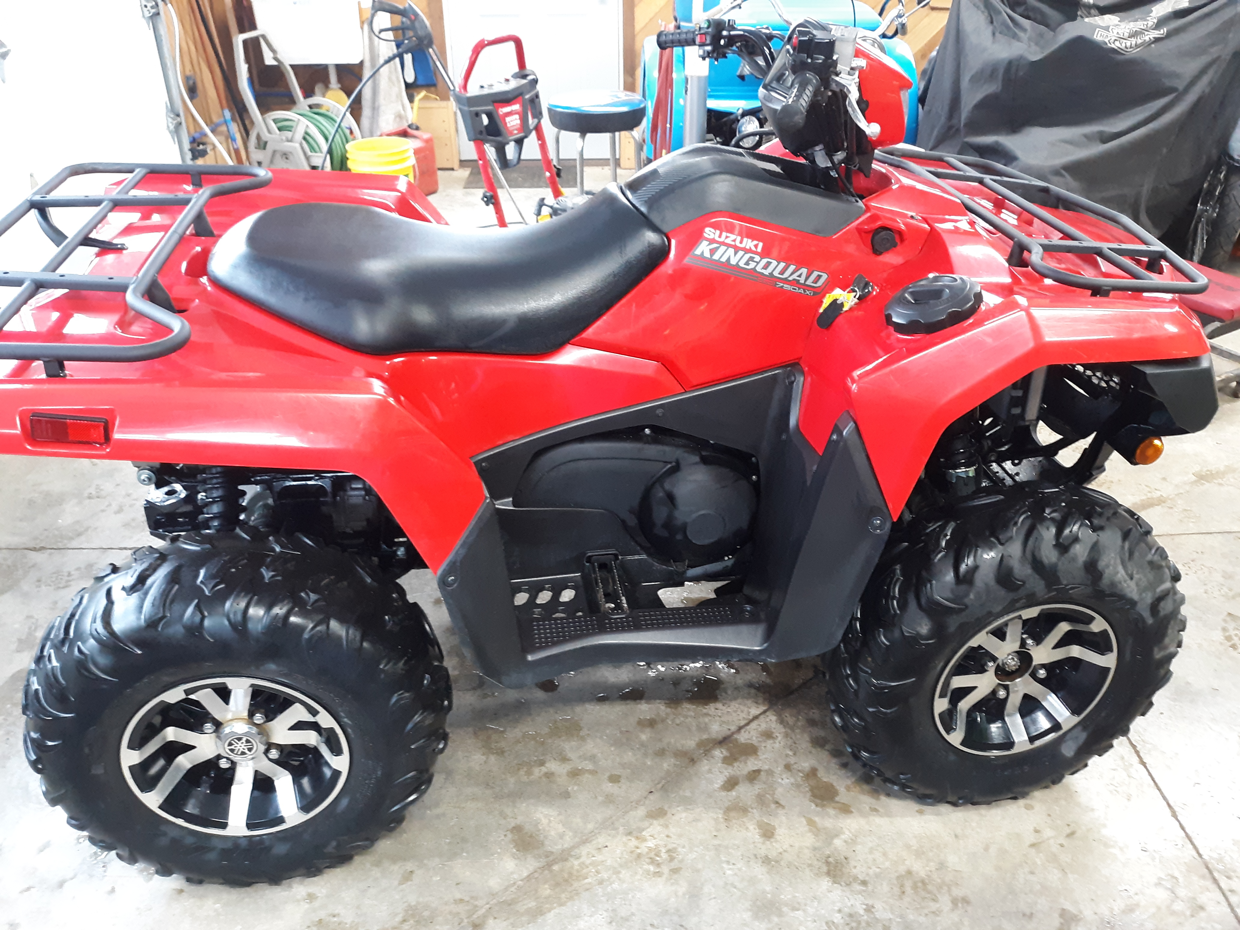 Suzuki kingquad 750axi